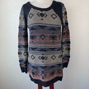 Maurices V-Neck Sweater Size M EUC